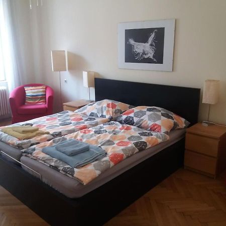 Geraeumige Zentrumsnahe Altbauwohnung Vienna Luaran gambar