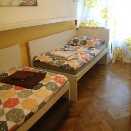 Geraeumige Zentrumsnahe Altbauwohnung Vienna Luaran gambar