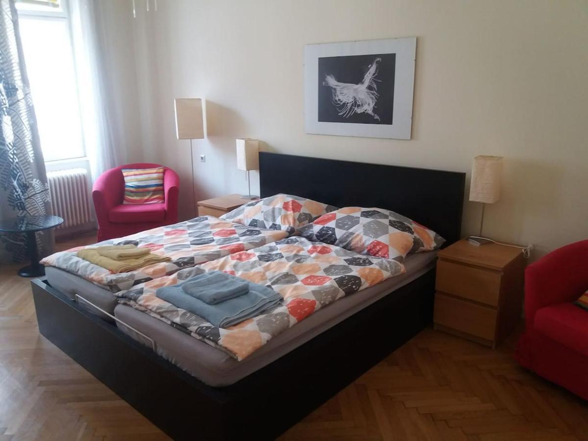 Geraeumige Zentrumsnahe Altbauwohnung Vienna Luaran gambar