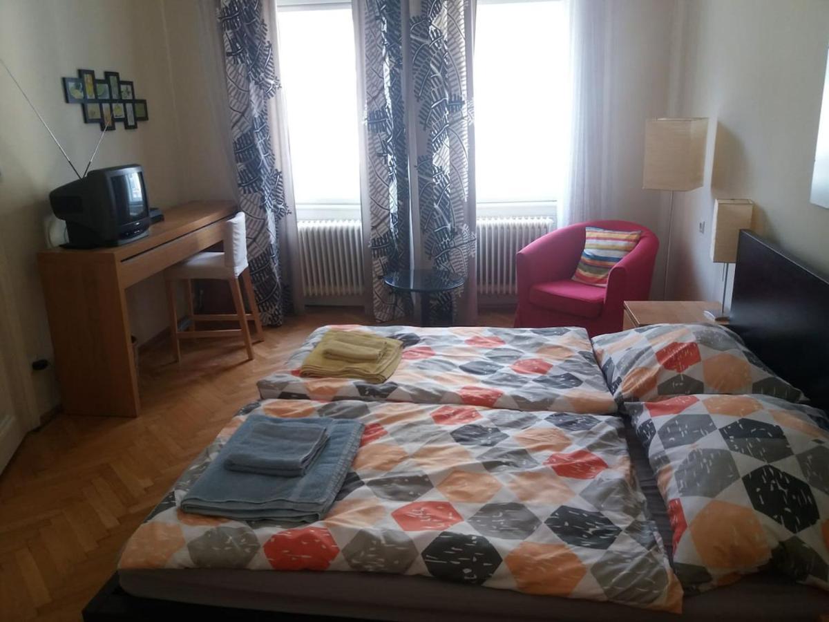 Geraeumige Zentrumsnahe Altbauwohnung Vienna Luaran gambar