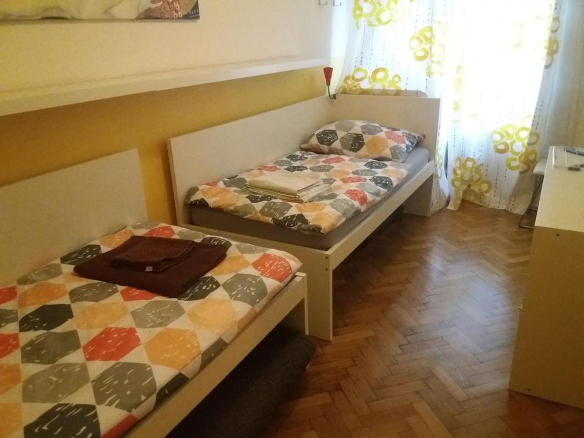 Geraeumige Zentrumsnahe Altbauwohnung Vienna Luaran gambar