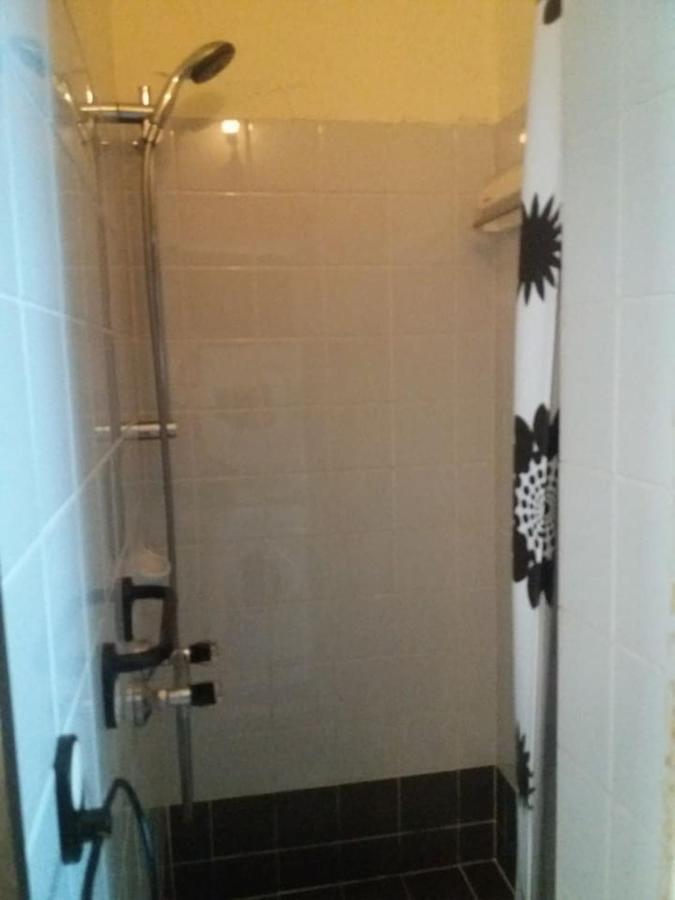 Geraeumige Zentrumsnahe Altbauwohnung Vienna Luaran gambar